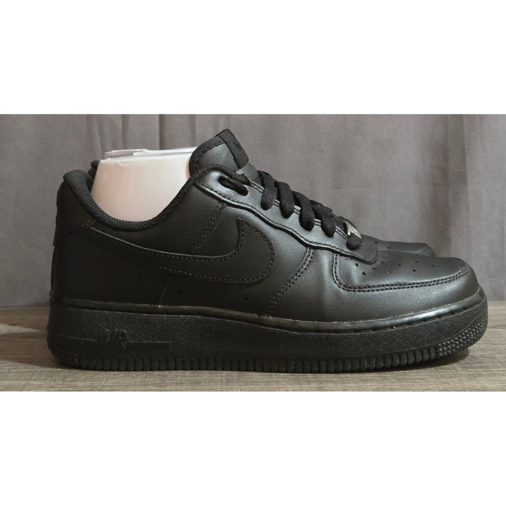 Nike Air Force 1 07 Low Top Shoes Sneakers Women's Size 7.5 Triple Black